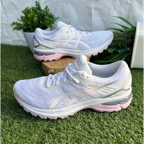 ASICS GT-2000 WOMENSWHITE PINK SALT size new/no box